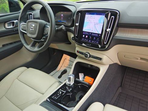 Used 2023 Volvo XC40 B5 Plus w/ Protection Package Premier AWD/4WD image 5