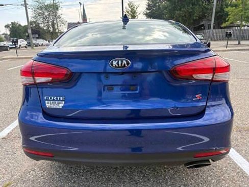 Used 2017 Kia Forte S image 4