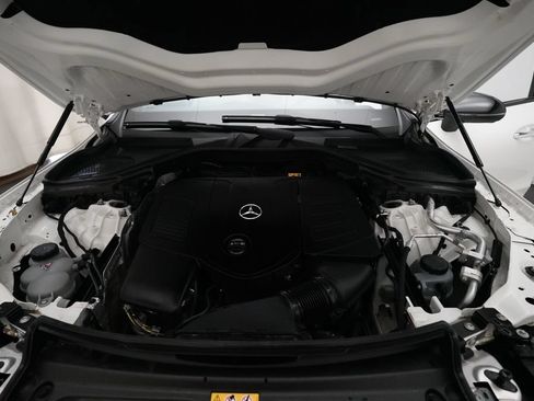 Used 2025 Mercedes-Benz GLC 300 4MATIC image 3
