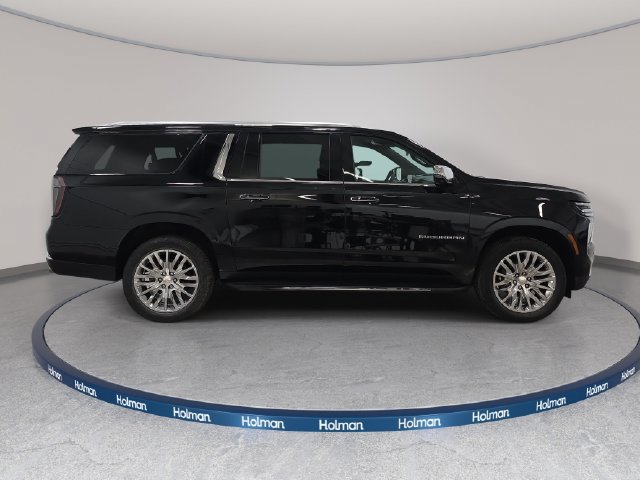 Used 2025 Chevrolet Suburban Premier AWD/4WD image 5