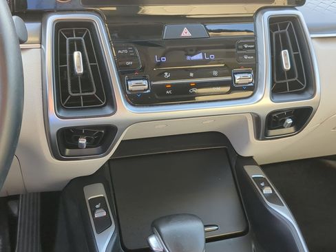 Certified 2022 Kia Sorento S w/ Panoramic Sunroof Package FWD image 16