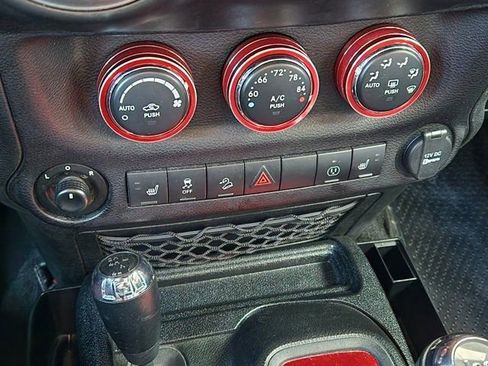 Used 2017 Jeep Wrangler Unlimited Rubicon image 21