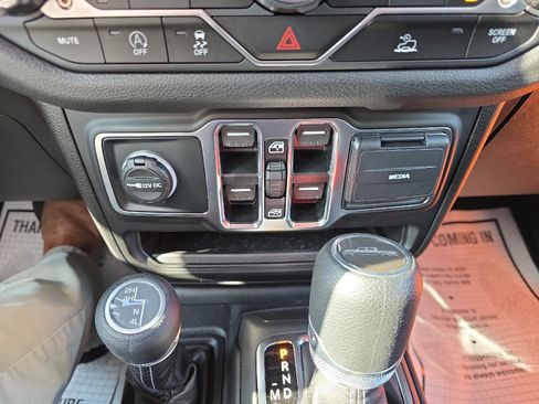 New 2025 Jeep Gladiator Sport image 23