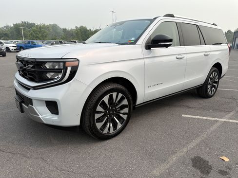 Used 2025 Ford Expedition Max Platinum w/ Driver's Package AWD/4WD image 8