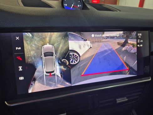 Used 2022 Porsche Cayenne Platinum Edition image 14