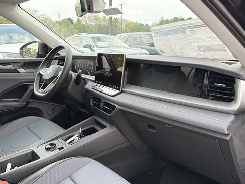 New 2026 Volkswagen Tiguan SE image 19