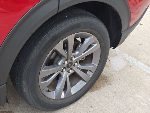 Used 2022 Ford Explorer XLT w/ Equipment Group 202A image 10