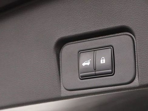 Used 2024 Nissan Rogue SV image 8