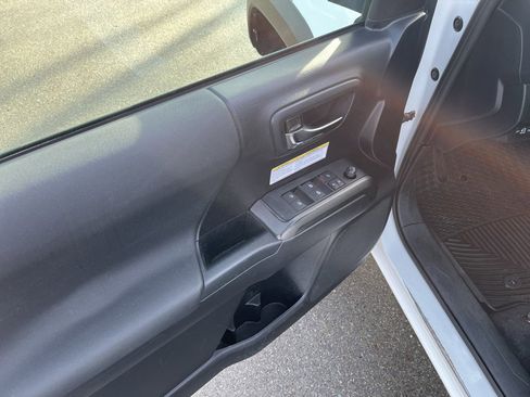 Used 2019 Toyota Tacoma TRD Off-Road image 8