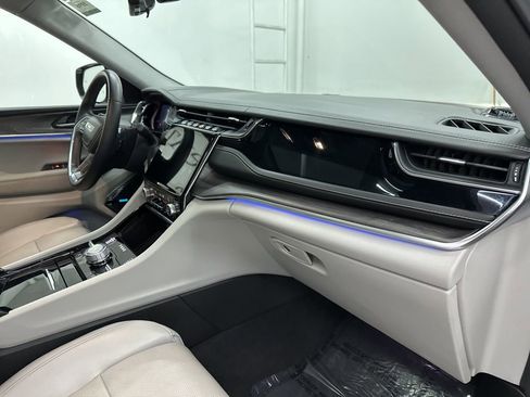 Used 2022 Jeep Grand Cherokee Overland w/ Luxury Tech Group IV image 28