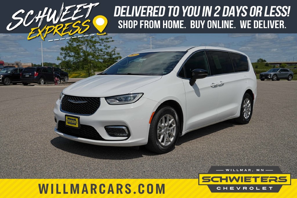 Used 2025 Chrysler Pacifica Select FWD image 1
