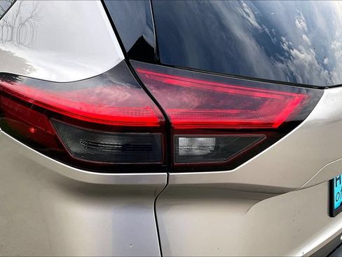 Used 2021 Nissan Rogue Platinum AWD/4WD image 31