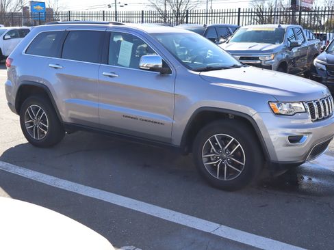 Used 2020 Jeep Grand Cherokee Limited image 14