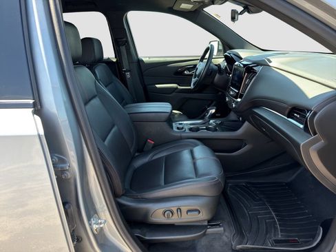 Used 2023 Chevrolet Traverse RS AWD/4WD image 18