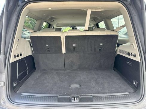 Used 2024 Jeep Wagoneer Series II w/ Flexible Seating Group RWD image 15