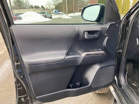 Used 2019 Toyota Tacoma TRD Off-Road w/ TRD Premium Off Road Package image 24