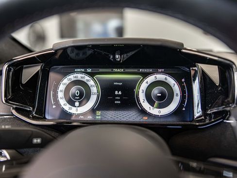 Used 2025 Aston Martin V8 Vantage Coupe image 21