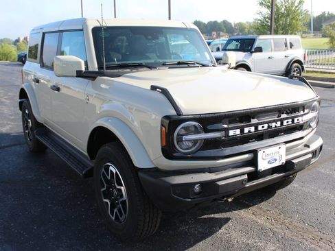 New 2026 Ford Bronco Outer Banks AWD/4WD image 7