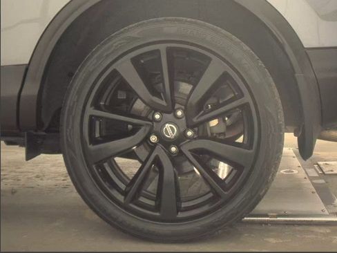 Used 2017 Nissan Rogue Sport SL image 18