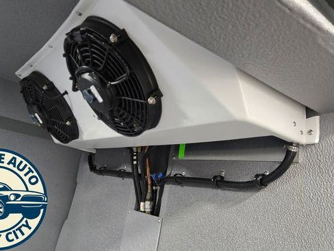 Used 2016 Ford Transit Connect XL image 32