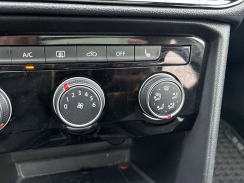 Used 2023 Volkswagen Taos SE w/ Panoramic Sunroof Package image 31