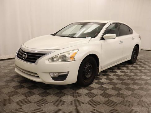 Used 2015 Nissan Altima 2.5 S w/ Power Driver Seat Package FWD image 1
