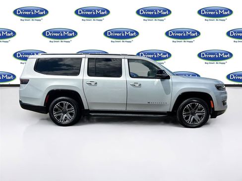 Used 2024 Jeep Wagoneer L Series II RWD image 8