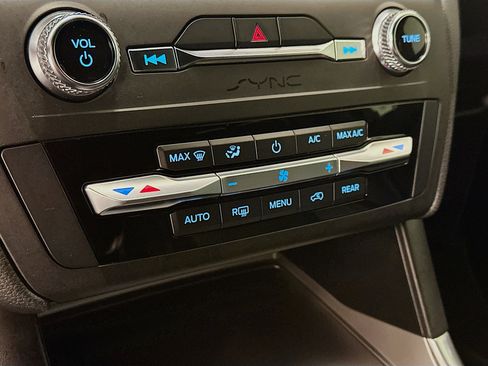 Used 2020 Ford Explorer XLT w/ Equipment Group 202A image 23