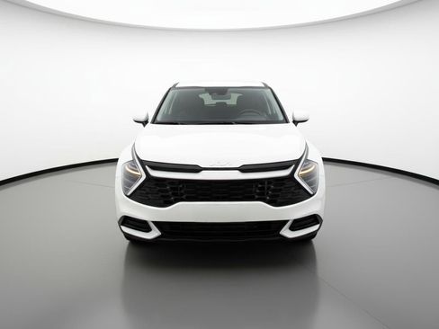 Used 2025 Kia Sportage LX image 2