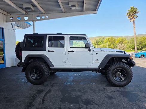 Used 2017 Jeep Wrangler Unlimited Rubicon w/ Connectivity Group AWD/4WD image 3