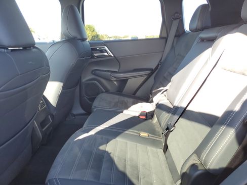 Used 2024 Mitsubishi Outlander SE image 15