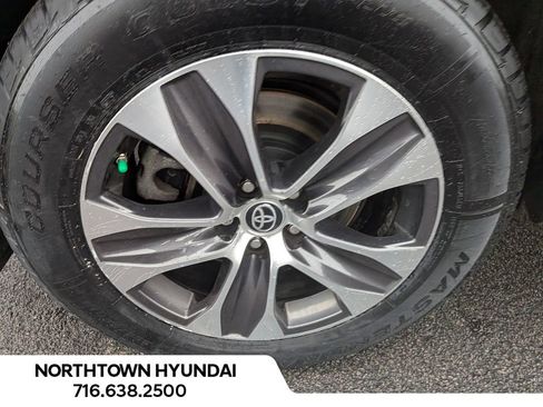 Used 2022 Toyota Highlander XLE image 49