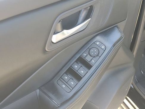 Used 2025 Nissan Rogue SV FWD image 26