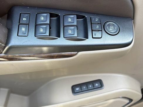 Used 2018 Chevrolet Suburban LT w/ LT Signature Package AWD/4WD image 16