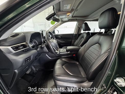 Used 2024 Toyota Highlander XLE AWD/4WD image 12