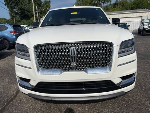 Used 2021 Lincoln Navigator Reserve w/ Luxury Package AWD/4WD image 2