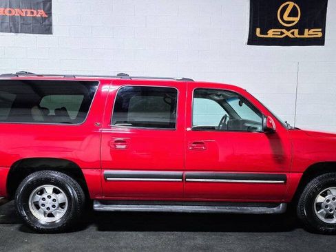 Used 2002 Chevrolet Suburban LT RWD image 2