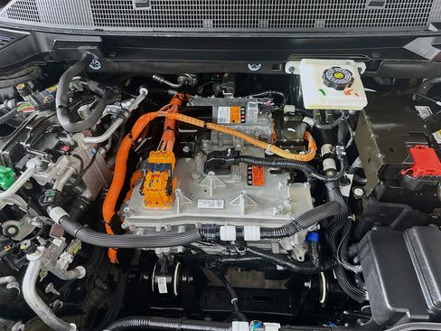 Used 2025 Chevrolet Equinox EV LT FWD image 33