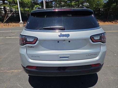 Used 2025 Jeep Compass Limited w/ Elite Group AWD/4WD image 4