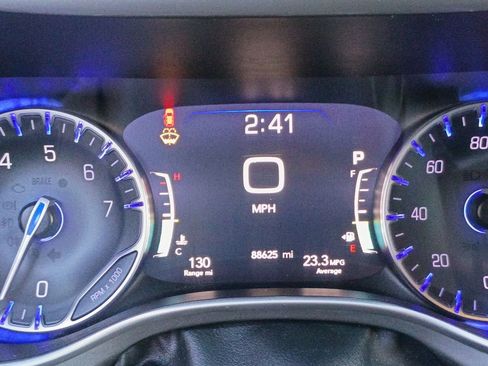 Used 2023 Chrysler Pacifica Touring-L image 16