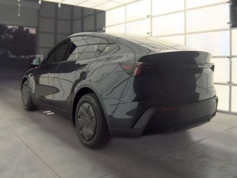 Used 2026 Tesla Model Y AWD image 4