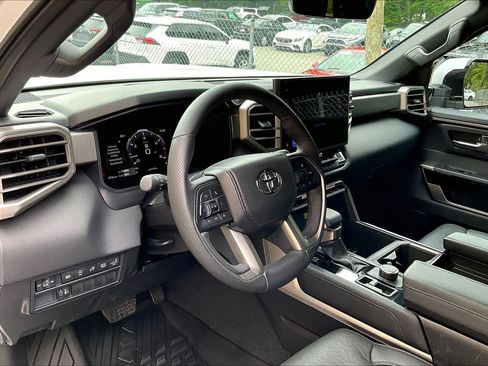 Used 2025 Toyota Tundra Limited AWD/4WD image 17