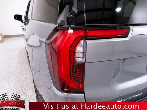 Used 2025 GMC Yukon XL Denali image 9
