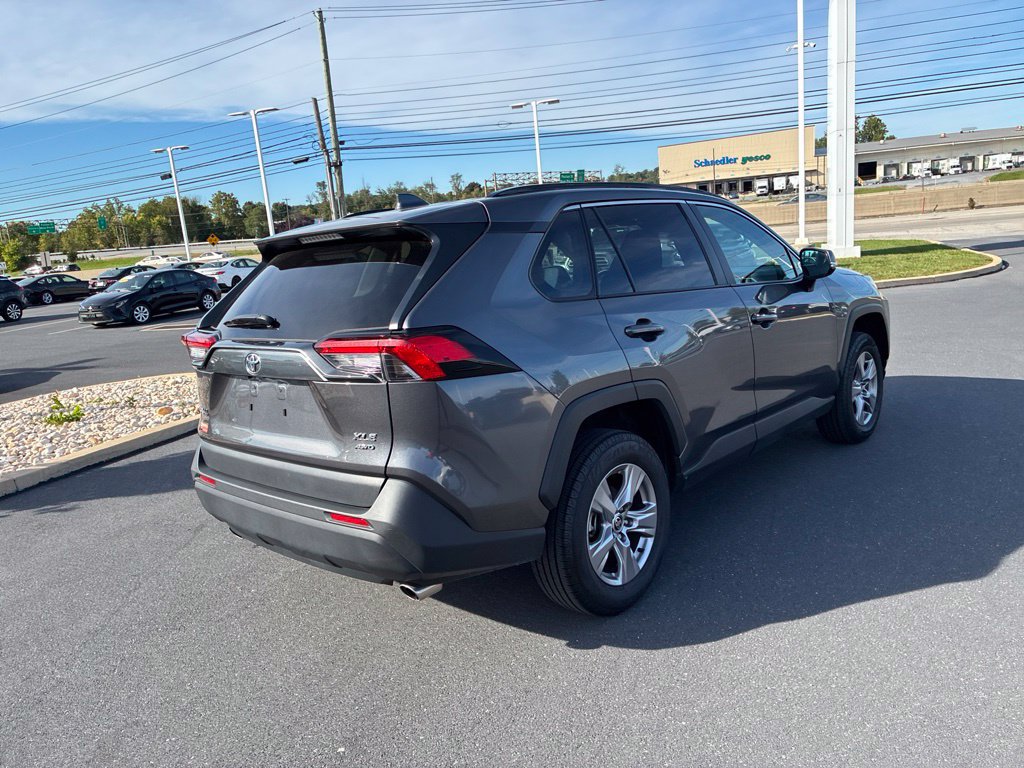 Used 2025 Toyota RAV4 XLE AWD/4WD image 9