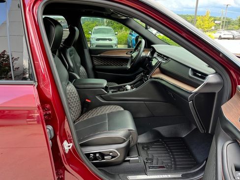 Used 2025 Jeep Grand Cherokee Summit AWD/4WD image 29