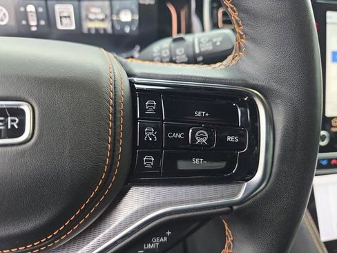 Used 2023 Jeep Grand Wagoneer L Series III image 20