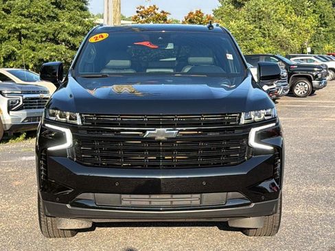 Used 2024 Chevrolet Suburban RST w/ Luxury Package AWD/4WD image 2