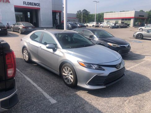 Used 2022 Toyota Camry LE FWD image 1