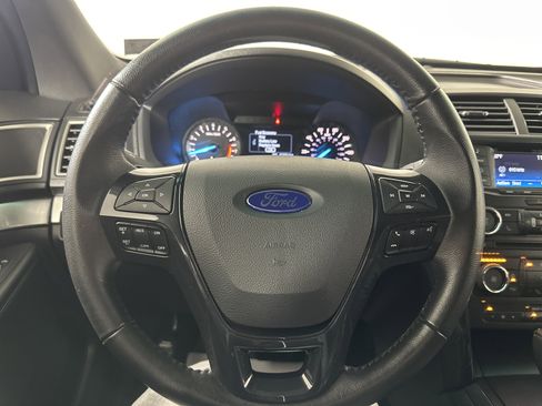 Used 2017 Ford Explorer XLT image 12
