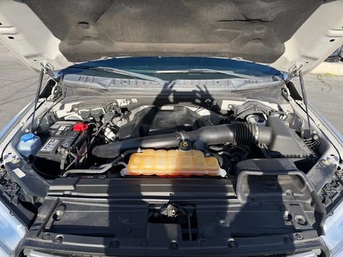 Used 2018 Ford F150 Lariat image 32